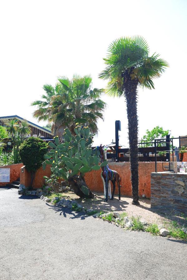 Le Banana'S Hotel Aléria Buitenkant foto
