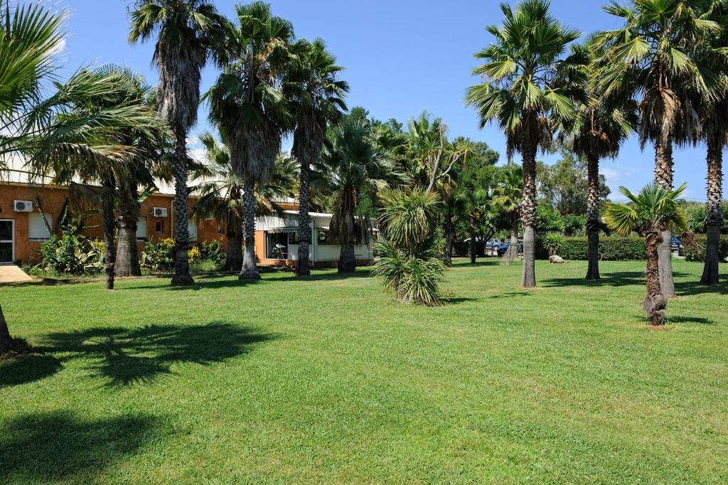 Le Banana'S Hotel Aléria Buitenkant foto