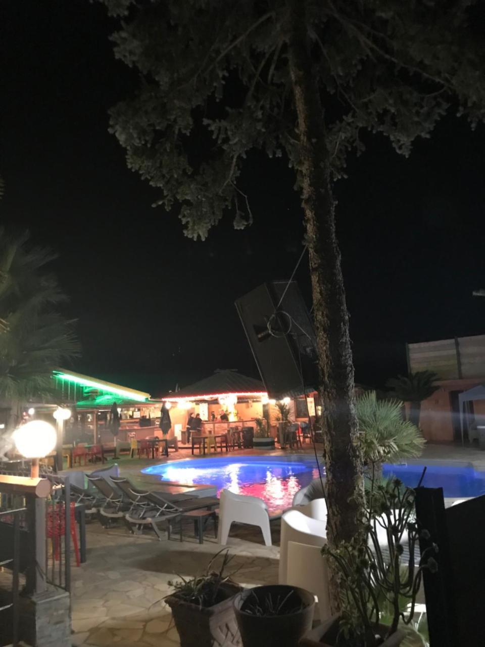 Le Banana'S Hotel Aléria Buitenkant foto